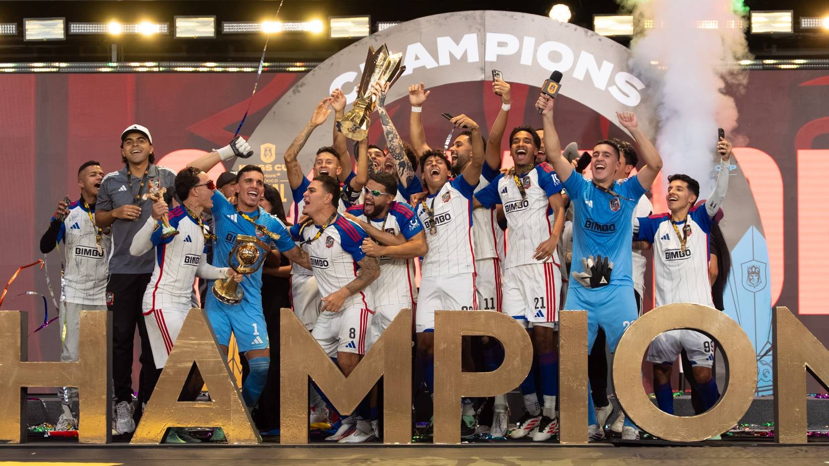 Pelicanger scores his President Penalty as Atlético Parceros FC win the Kings Cup Mexico 6-4 against Los Chamos FC
