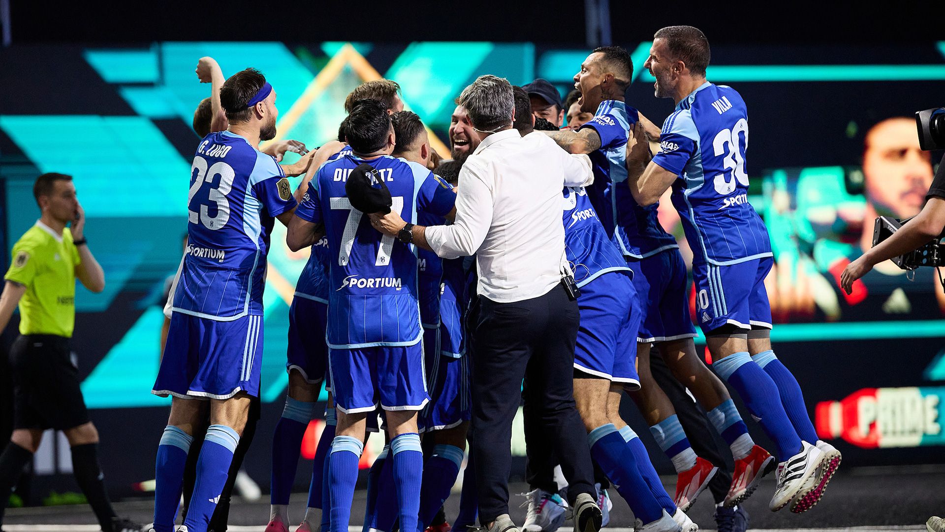 Un penalti surrealista clasifica a Muchachos para 1/8 del Mundial
